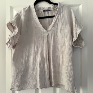 KLD Crinkle Gauze Light Beige V-Neck Short Ruffle Sleeve Size Medium.